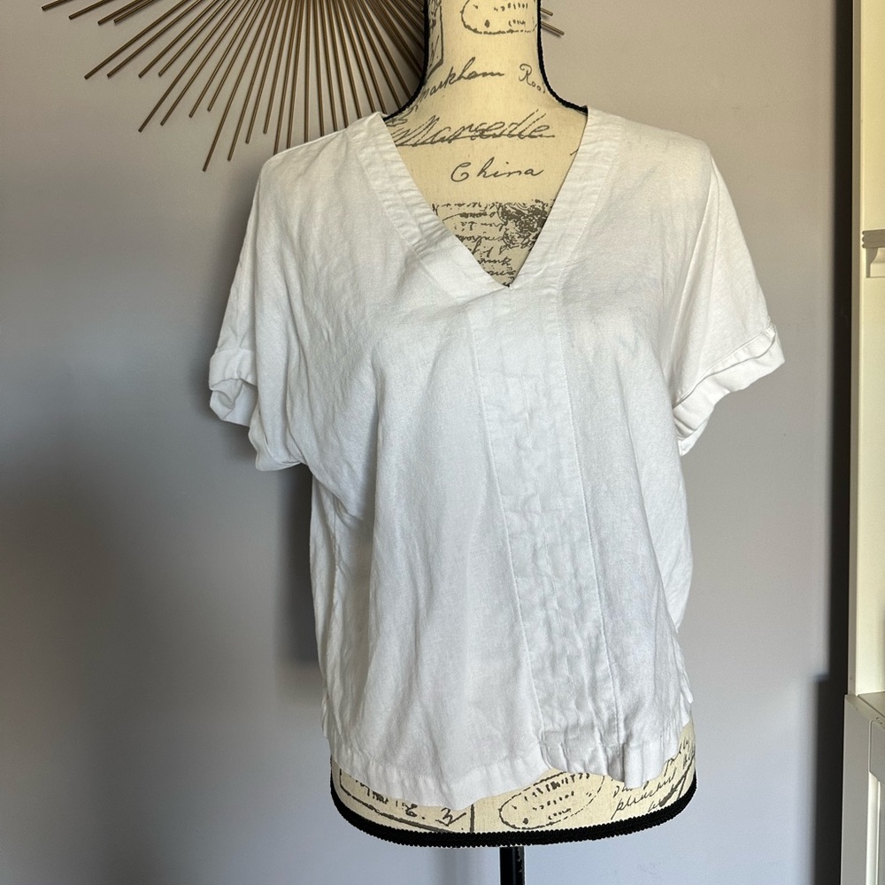Universal thread white shirt 🤍